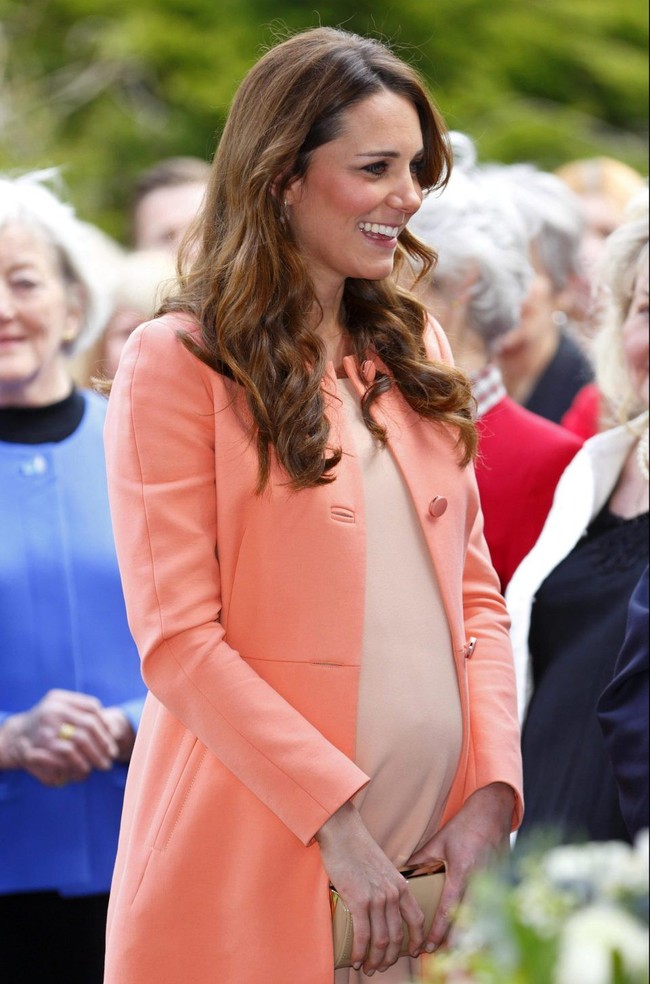Công nương Kate dự tính sinh con thứ 4 vào năm 2020 và bỗng dưng bị người hâm mộ của Meghan tấn công - Ảnh 2. Công nương Kate dự tính sinh con thứ 4 vào năm 2020 và bỗng dưng bị người hâm mộ của Meghan tấn công - Ảnh 2.