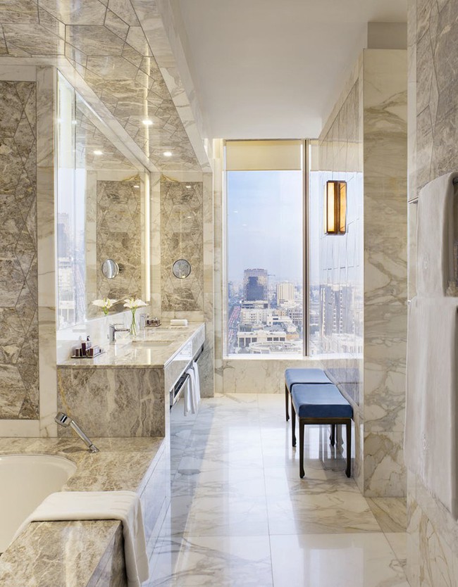 Bất kể diện tích lớn nhỏ, chỉ nhờ mẹo thiết kế này mà căn phòng tắm luôn khiến người dùng thoải mái - Ảnh 15.