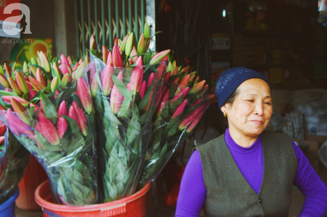 Không khí Tết rộn ràng ở làng hoa lớn nhất Hà Nội, ai cũng thích mê những đóa lily khổng lồ được trồng ở đây - Ảnh 19.