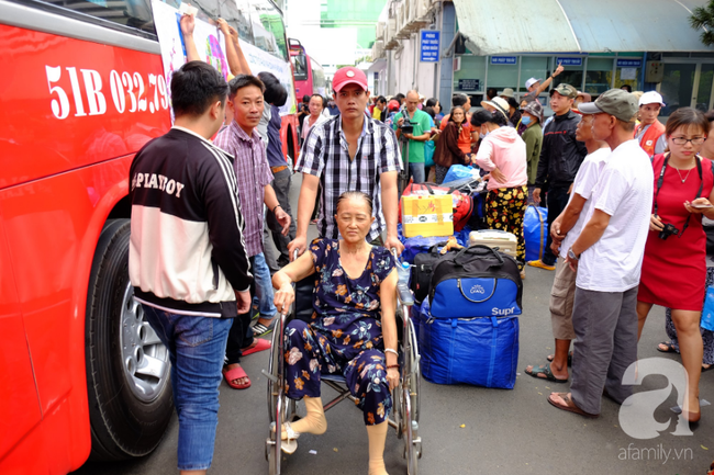 Nghẹn lòng cảnh bà, mẹ đưa con cháu bị ung thư về quê ăn Tết: Ước gì không phải quay lại đây lần nào nữa - Ảnh 9.