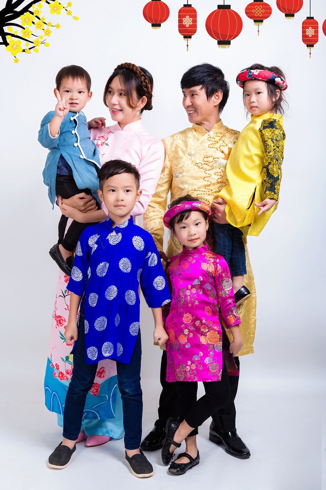 Gia đình Lý Hải - Minh Hà diện áo dài Tết, khoe 4 nhóc tỳ cực đáng yêu  - Ảnh 4.