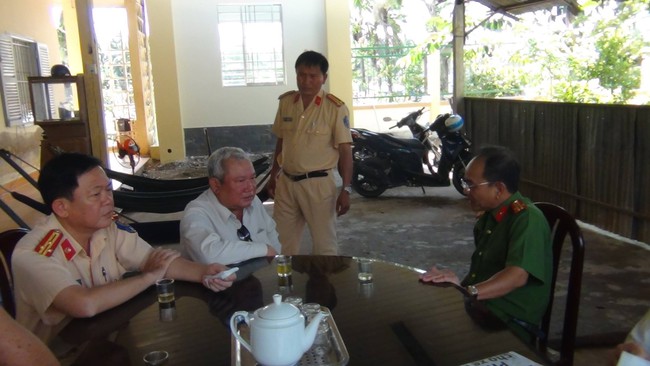 Tiền Giang: Ảnh hưởng bão số 1, 3 người rớt xuống sông Tiền mất tích vẫn chưa được tìm thấy - Ảnh 3.