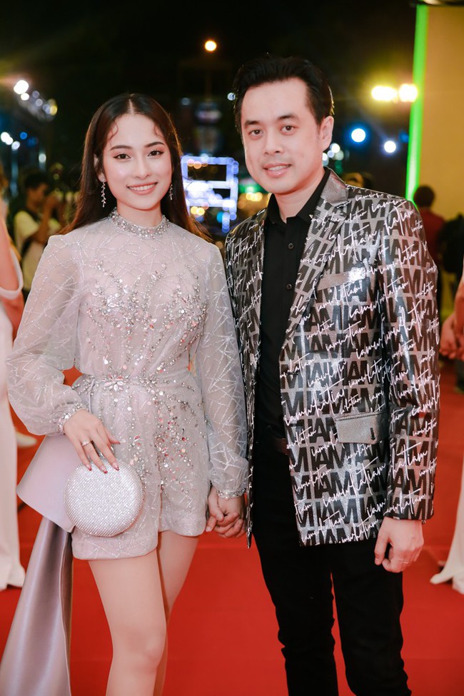 HHen Niê ăn diện sexy, táo bạo khoe thân hình gợi cảm cùng dàn Hoa hậu - Ảnh 9. HHen Niê ăn diện sexy, táo bạo khoe thân hình gợi cảm cùng dàn Hoa hậu - Ảnh 9.