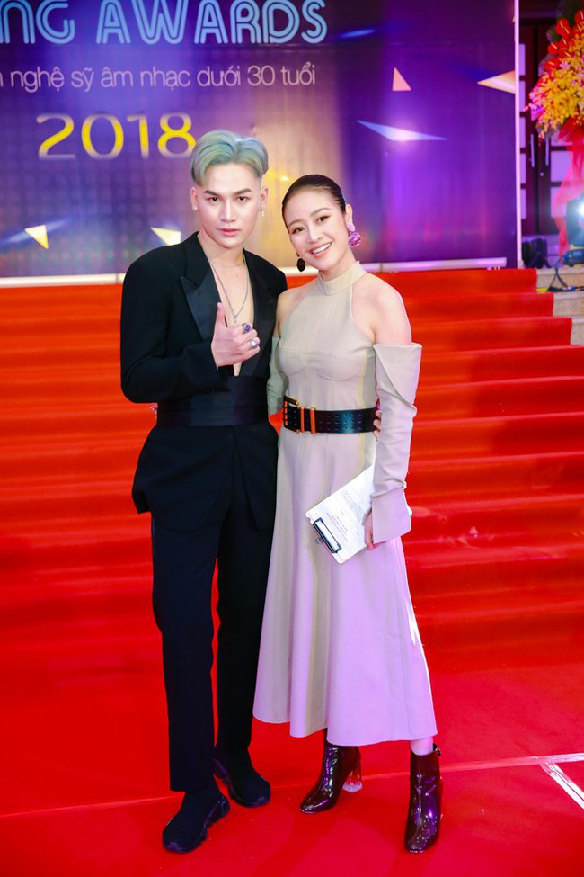 HHen Niê ăn diện sexy, táo bạo khoe thân hình gợi cảm cùng dàn Hoa hậu - Ảnh 20. HHen Niê ăn diện sexy, táo bạo khoe thân hình gợi cảm cùng dàn Hoa hậu - Ảnh 20.