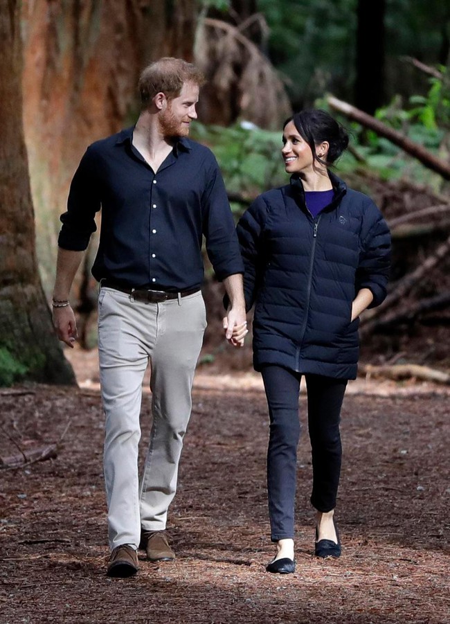 Meghan là bà bầu hạnh phúc nhất hoàng gia khi Hoàng tử Harry rũ bỏ một số thói quen vì đứa con sắp chào đời - Ảnh 3. Meghan là bà bầu hạnh phúc nhất hoàng gia khi Hoàng tử Harry rũ bỏ một số thói quen vì đứa con sắp chào đời - Ảnh 3.