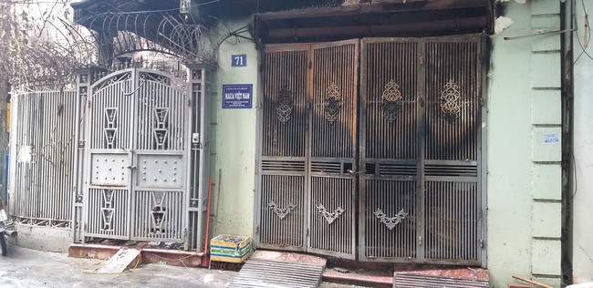 Hà Nội: Cháy nhà lúc rạng sáng, một người gãy chân do nhảy từ trên tầng xuống - Ảnh 7. Hà Nội: Cháy nhà lúc rạng sáng, một người gãy chân do nhảy từ trên tầng xuống - Ảnh 7.