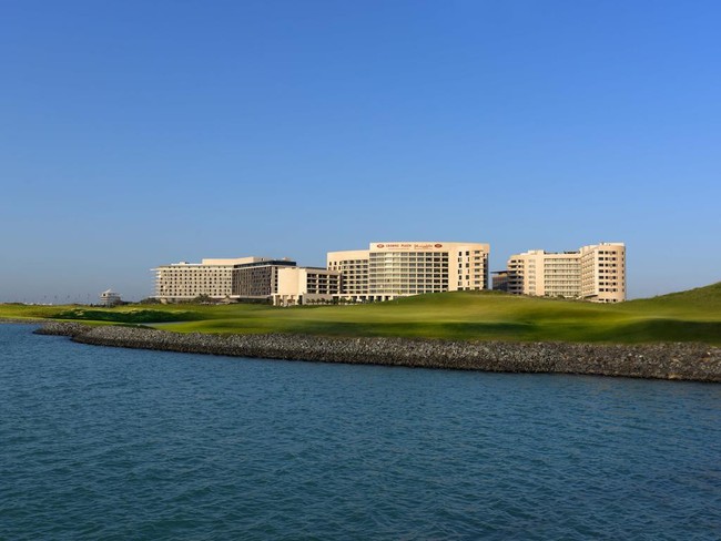 Cận cảnh khách sạn có cả bãi biển và sân golf đội tuyển Việt Nam đang lưu trú khi thi đấu Asian Cup 2019  - Ảnh 1.