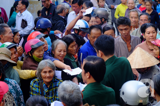 Chồng chết đuối, mẹ đơn thân 23 năm tìm đường chữa bệnh cho con bại não, chịu đủ cay đắng từ miệng đời - Ảnh 16.