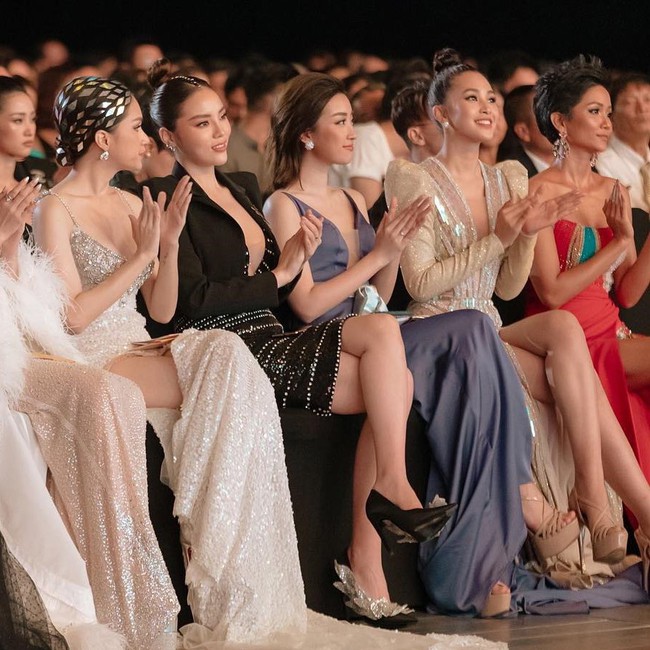 Lần đầu tiên chung một khung hình, 5 Hoa hậu xuất sắc nhất 2018 mỗi người một vẻ, mười phân vẹn mười - Ảnh 1. Lần đầu tiên chung một khung hình, 5 Hoa hậu xuất sắc nhất 2018 mỗi người một vẻ, mười phân vẹn mười - Ảnh 1.