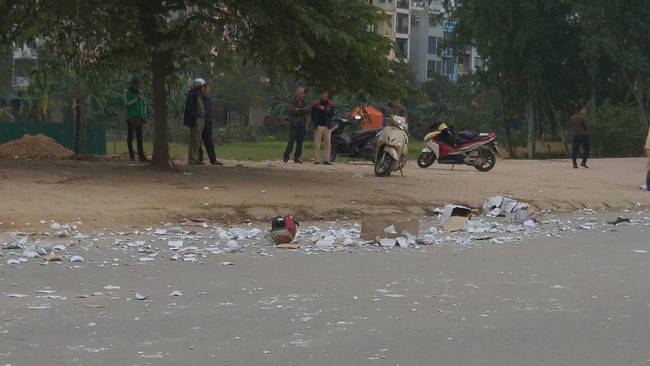 Hà Nội: Kinh hoàng xe điên tông trúng taxi, tiếp tục đâm nhiều xe máy, 3 nạn nhân nhập viện nguy kịch - Ảnh 9.