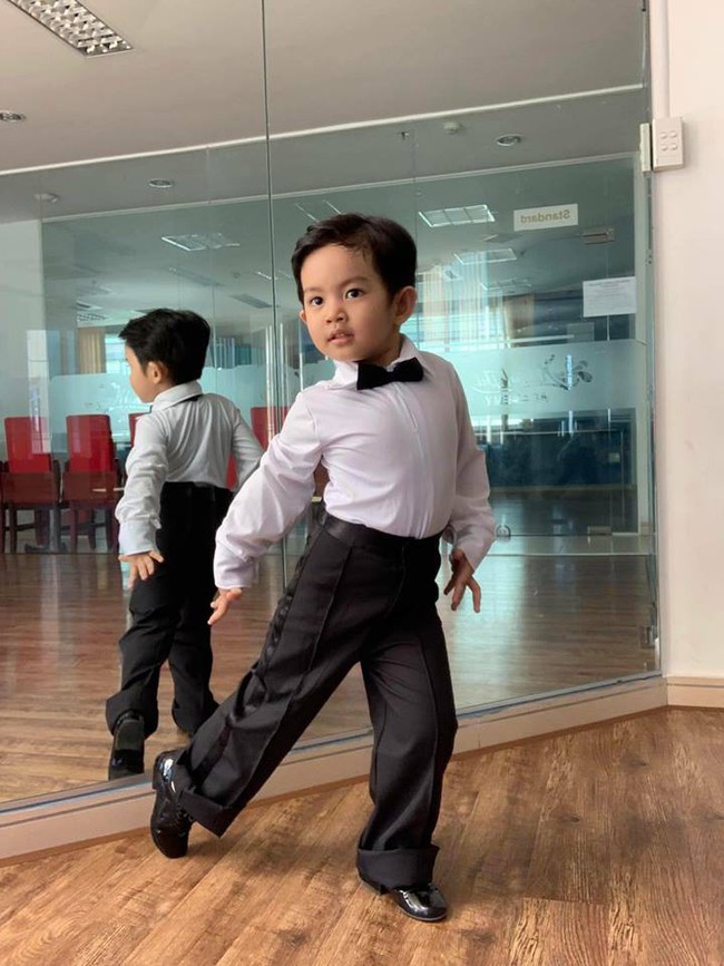 Mới 3 tuổi rưỡi, con trai Khánh Thi - Phan Hiên đã gây choáng váng với những bước nhảy chuẩn con nhà nòi - Ảnh 5.