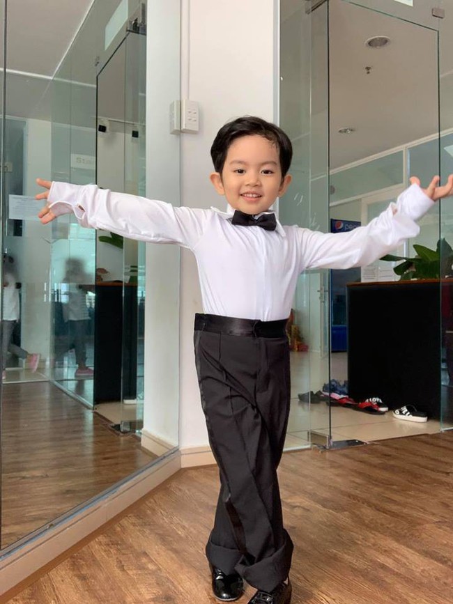 Mới 3 tuổi rưỡi, con trai Khánh Thi - Phan Hiên đã gây choáng váng với những bước nhảy chuẩn con nhà nòi - Ảnh 7.