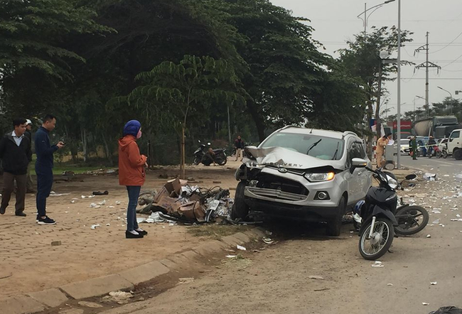 Nạn nhân sống sót sợ hãi kể lại giây phút ô tô tông liên hoàn khiến hai vợ chồng tử vong - Ảnh 2.