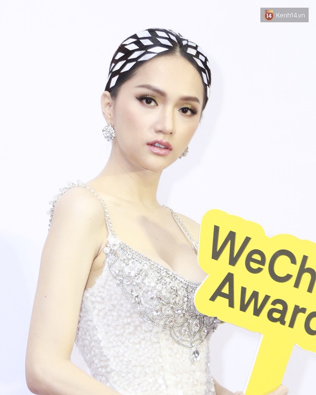 5 ca làm đẹp chặt chém nhất WeChoice Awards 2018: Quỳnh Anh Shyn búi tóc siêu quái , Elly Trần đính sao lên mặt - Ảnh 3.