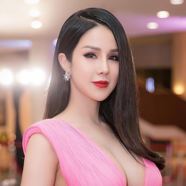 Diệp Lâm Anh tại WeChoice Awards: Quá đỗi xinh đẹp nhưng bất ngờ nhất là có thể khiến người khác thất nghiệp vì điều này - Ảnh 5.