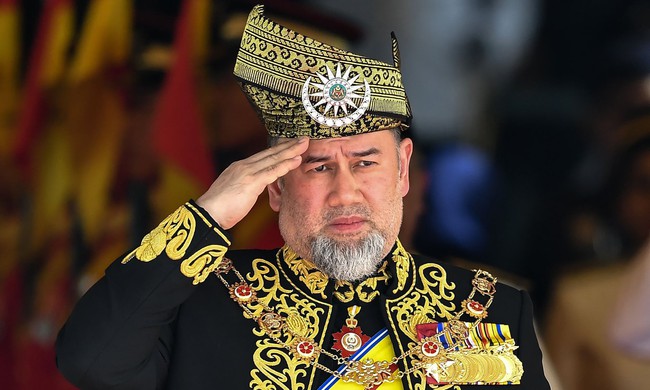 Cưới hoa hậu người Nga chưa bao lâu, vua Malaysia bất ngờ tuyên bố thoái vị - Ảnh 1.