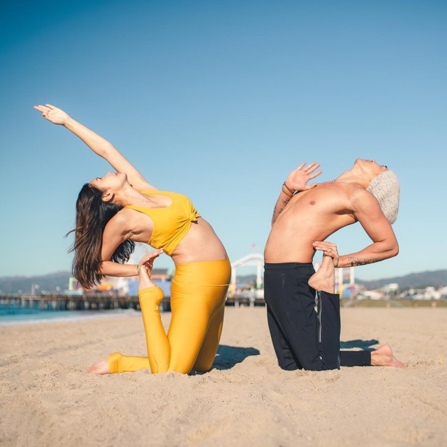 Siêu mẫu gốc Việt Lạc Cơ Nhi bị chỉ trích vì thực hiện động tác yoga khó khi đang mang thai 5 tháng - Ảnh 3.