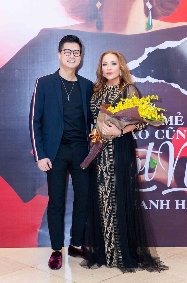 Thanh Hà xúc động cầu hôn bạn trai kém tuổi trong buổi ra mắt album mới - Ảnh 11. Thanh Hà xúc động cầu hôn bạn trai kém tuổi trong buổi ra mắt album mới - Ảnh 11.