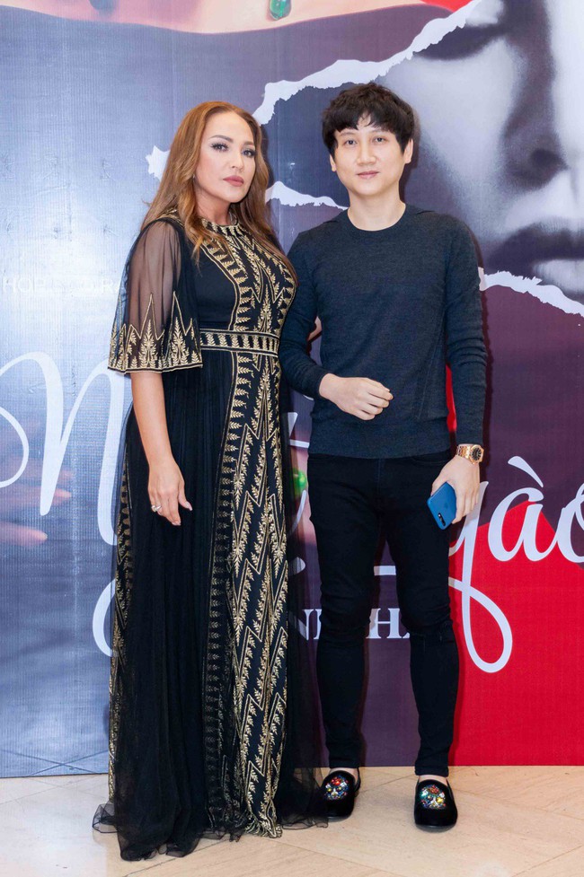 Thanh Hà xúc động cầu hôn bạn trai kém tuổi trong buổi ra mắt album mới - Ảnh 12. Thanh Hà xúc động cầu hôn bạn trai kém tuổi trong buổi ra mắt album mới - Ảnh 12.