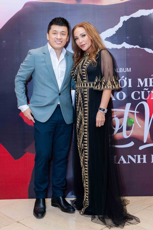 Thanh Hà xúc động cầu hôn bạn trai kém tuổi trong buổi ra mắt album mới - Ảnh 15. Thanh Hà xúc động cầu hôn bạn trai kém tuổi trong buổi ra mắt album mới - Ảnh 15.