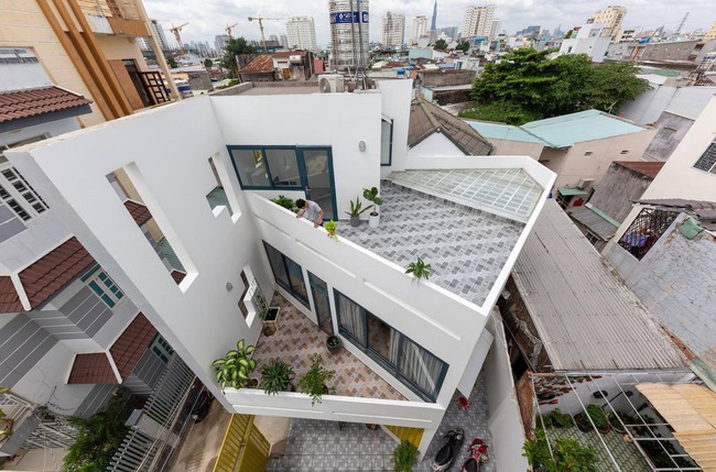 Ngôi nhà Việt đẹp thuyết phục dù xây trên mảnh đất với vô số khuyết điểm  - Ảnh 3.