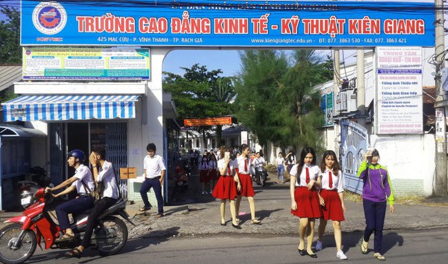 Danh tính ngôi trường có 22 người rớt xuống đèo Hải Vân: Tất cả là sinh viên du lịch, 1 người đã tử vong - Ảnh 4.