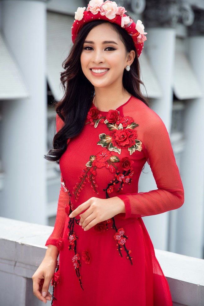 Hoa hậu Tiểu Vy, Á hậu Phương Nga, Thúy An khoe nhan sắc rực rỡ trong tà áo dài Tết - Ảnh 6. Hoa hậu Tiểu Vy, Á hậu Phương Nga, Thúy An khoe nhan sắc rực rỡ trong tà áo dài Tết - Ảnh 6.