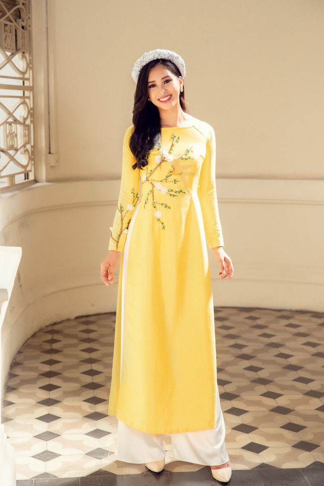 Hoa hậu Tiểu Vy, Á hậu Phương Nga, Thúy An khoe nhan sắc rực rỡ trong tà áo dài Tết - Ảnh 8. Hoa hậu Tiểu Vy, Á hậu Phương Nga, Thúy An khoe nhan sắc rực rỡ trong tà áo dài Tết - Ảnh 8.