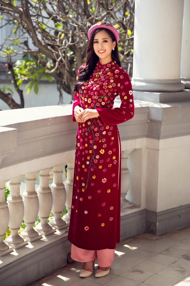 Hoa hậu Tiểu Vy, Á hậu Phương Nga, Thúy An khoe nhan sắc rực rỡ trong tà áo dài Tết - Ảnh 7. Hoa hậu Tiểu Vy, Á hậu Phương Nga, Thúy An khoe nhan sắc rực rỡ trong tà áo dài Tết - Ảnh 7.