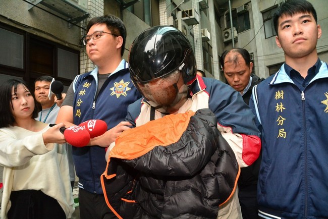 Lao động Việt cùng ông chủ Đài Loan bị bắt vì đột nhập nhà riêng, ép gia chủ chụp ảnh khỏa thân - Ảnh 3.