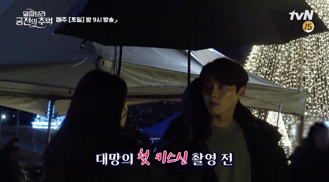 Hé lộ hậu trường cảnh hôn dưới mưa đầy hài hước của Park Shin Hye - Hyun Bin - Ảnh 13.