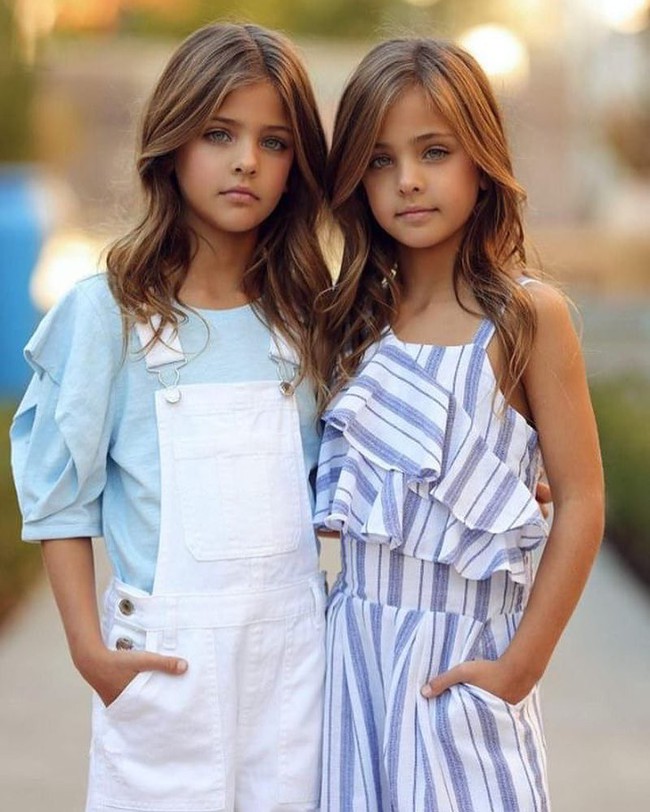 2 cô bé được gọi là cặp song sinh đẹp nhất thế giới nay đã lớn phổng phao, có một điều mãi không thay đổi - Ảnh 11.
