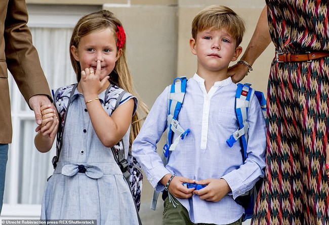 Hai bé sinh đôi Hoàng gia Đan Mạch gây sốt với vẻ đẹp lung linh khiến George và Charlotte nước Anh cũng bị lu mờ - Ảnh 5.
