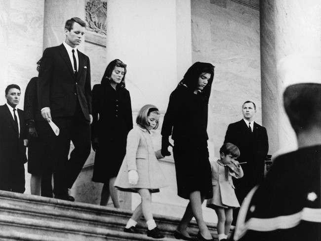 Đệ nhất phu nhân Jackie Kennedy: Mạnh mẽ vượt qua nỗi đau mất con, chồng chết ngay trước mắt và biểu tượng thời trang sống mãi với thời gian - Ảnh 14.
