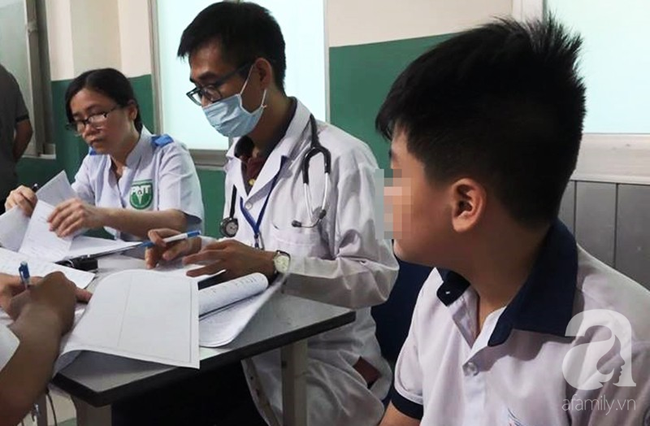 15 học sinh tiểu học ở TP.HCM cấp cứu sau khi uống trà sữa: Phó Giám đốc Bệnh viện quận Tân Bình nói nguyên nhân - Ảnh 2.