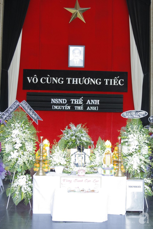 Đám tang NSND Thế Anh: NSND Trung Anh cùng dàn nghệ sĩ gạo cội Hà Nội có mặt từ sớm tại nhà tang lễ - Ảnh 2.