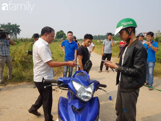 NÓNG: Đang thực nghiệm hiện trường vụ nam sinh 18 tuổi chạy xe ôm công nghệ bị sát hại ở Hà Nội - Ảnh 2.