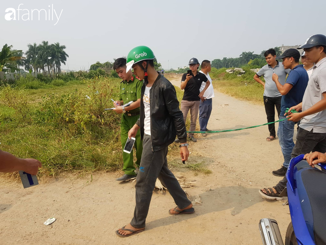 NÓNG: Đang thực nghiệm hiện trường vụ nam sinh 18 tuổi chạy xe ôm công nghệ bị sát hại ở Hà Nội - Ảnh 3.