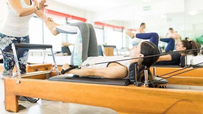 Tập Pilates, một phụ nữ bắt đầu bị rò rỉ dịch não tủy: Những người chăm tập thể dục cần hết sức chú ý - Ảnh 5.