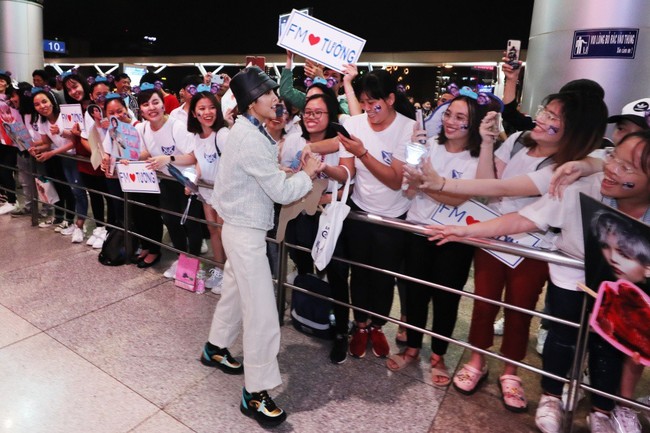 Fan mừng sinh nhật muộn cho Vũ Cát Tường trước thềm Asia Song Festival 2019 - Ảnh 2.