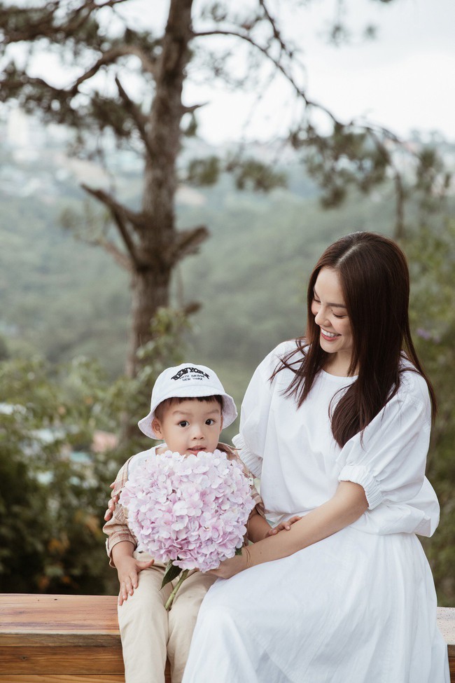 Tan chảy với loạt ảnh mừng sinh nhật 'đôi' siêu dễ thương của mẹ con Dương Cẩm Lynh - Ảnh 8.