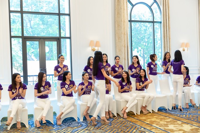 "Tôi là Hoa hậu Hoàn Vũ Việt Nam" tập 2: Thúy Vân catwalk dở tệ, rơi hẳn xuống hạng 13 - Ảnh 2. "Tôi là Hoa hậu Hoàn Vũ Việt Nam" tập 2: Thúy Vân catwalk dở tệ, rơi hẳn xuống hạng 13 - Ảnh 2.