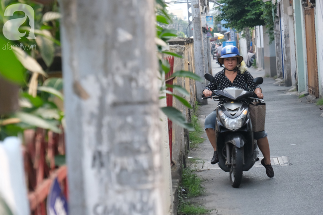 Phố đường Tàu ở Sài Gòn: Hàng rào kiên cố, người dân vui vẻ... trồng rau, nuôi gà, chụp hình &quot;sống ảo&quot; - Ảnh 12.