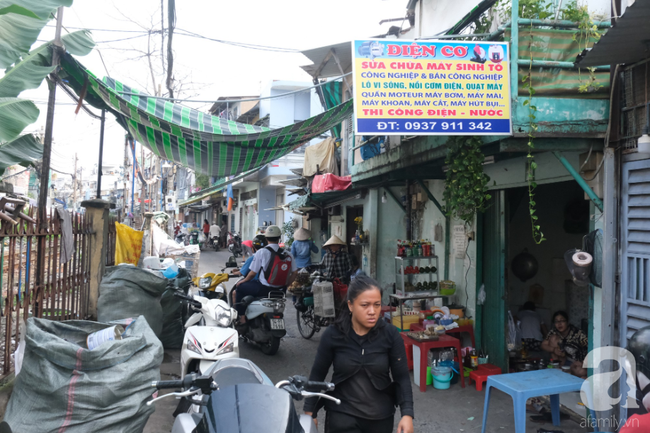 Phố đường Tàu ở Sài Gòn: Hàng rào kiên cố, người dân vui vẻ... trồng rau, nuôi gà, chụp hình &quot;sống ảo&quot; - Ảnh 13.