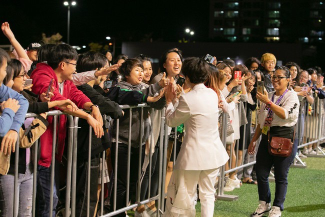 Thăng hoa trên sân khấu Asia Song Festival, Vũ Cát Tường ghi điểm với fan quốc tế bằng chất giọng "khủng" - Ảnh 7. Thăng hoa trên sân khấu Asia Song Festival, Vũ Cát Tường ghi điểm với fan quốc tế bằng chất giọng "khủng" - Ảnh 7.