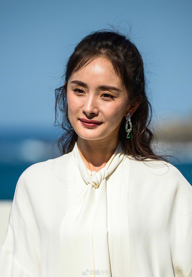 Mặt mộc của Angelababy: Xuống sắc nhưng vẫn đẹp hơn Dương Mịch, Địch Lệ Nhiệt Ba đã trang điểm kỹ lưỡng! - Ảnh 4.