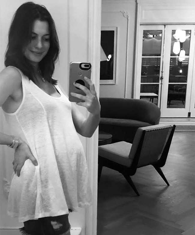 Mỹ nữ Anne Hathaway bộc bạch về nỗi lòng khi làm mẹ, cảm thấy bị &quot;khổ sở&quot; bởi những phụ nữ mang thai khác - Ảnh 3.