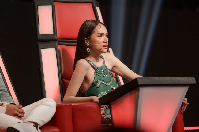 The Voice Kids: Hát nhạc của Lara Fabian, học trò Hương Giang khiến khán giả trầm trồ với màn trình diễn xuất thần - Ảnh 2. The Voice Kids: Hát nhạc của Lara Fabian, học trò Hương Giang khiến khán giả trầm trồ với màn trình diễn xuất thần - Ảnh 2.