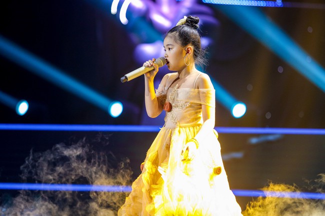 The Voice Kids: Hát nhạc của Lara Fabian, học trò Hương Giang khiến khán giả trầm trồ với màn trình diễn xuất thần - Ảnh 4. The Voice Kids: Hát nhạc của Lara Fabian, học trò Hương Giang khiến khán giả trầm trồ với màn trình diễn xuất thần - Ảnh 4.