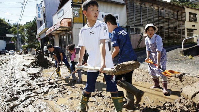 Người Nhật Bản, từ già đến trẻ không ai than khóc với thảm họa Hagibis, âm thầm vực dậy sau nỗi đau khiến thế giới thán phục - Ảnh 8.